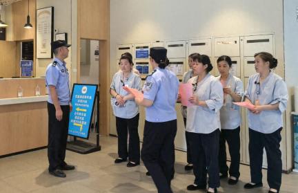 相国寺派出所：针对鼓楼商圈旅馆业开展反诈与净网宣传活动