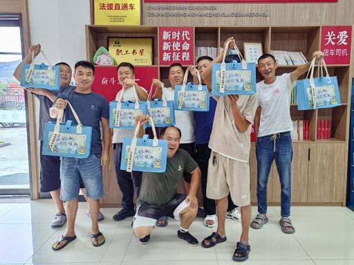 免费洗澡洗衣，配备电视、微波炉等，舟山把货车司机“宠上天”