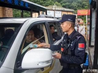 “阳光下的守护”法治公安主题宣传活动｜边境上的“一分钟普法课堂”