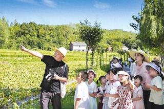 随州大洪山乡村博物馆组织小学生们开展观鸟识鸟活动
