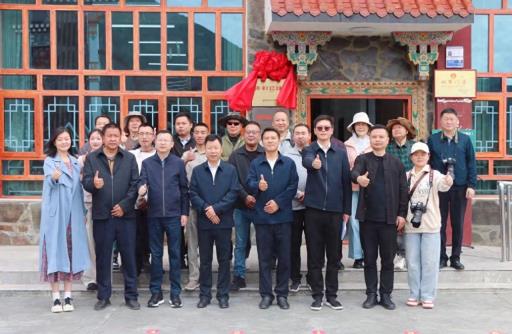 “发展手牵手 岳桑一家亲”影像创作采风活动在桑日县启动 镜头聚焦高原壮丽图景 光影触摸