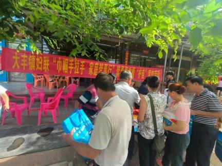 澄迈县大丰镇妇联开展“巾帼手拉手 家庭禁毒行”宣传活动