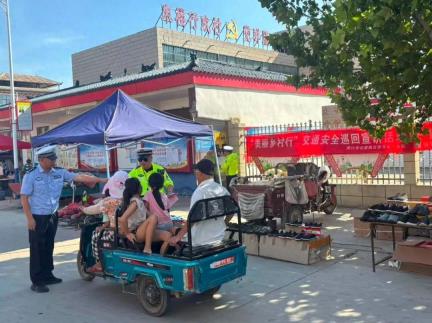 周口交警持续开展“美丽乡村行”交通安全巡回宣讲活动