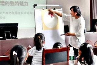 「乐山」民革乐山市委会“同心·文化服务团”开展指画培训活动