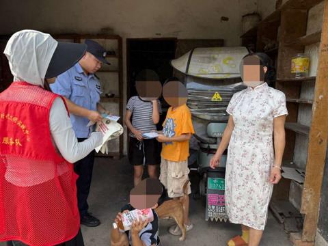 筑牢安全防线！燕矶派出所映山村驻村民辅警多举措开展防溺水宣传活动