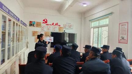 给压力一个“出口”！甘孜州公安局赴基层所队开展心理健康服务活动
