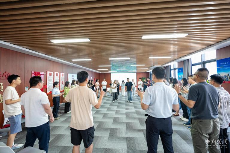 武汉汽运社区举办七夕交友活动，为楼宇青年搭建“心动桥梁”