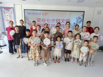 爱在七夕践文明，和谐家风共传承——六安市卫健委进社区开展七夕亲子活动