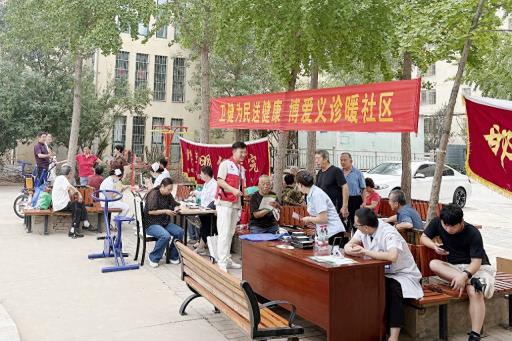 邯郸曲周县开展为民送健康义诊暖社区活动