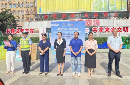 来宾体彩开展关爱一线工作者送清凉活动