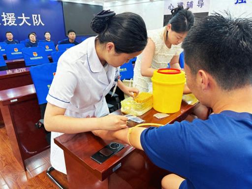 双检并行筑防线！铁力大队同步开展传染病及毒品检测活动