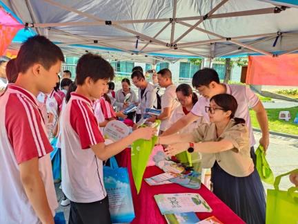 贺州市生态环境局 钟山生态环境局参加首个全国科普月八桂科普大行动贺州活动暨“爱科学月