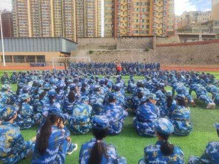 阳泉市平定县红十字会走进平定一中开展应急救护普及宣传活动