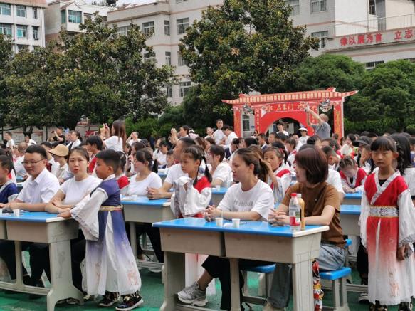 行有规 学有范丨六盘水市实验小学一年级新生“幼小衔接”入学适应性教育实践活动暨开笔礼