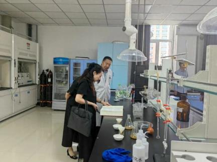 嘉峪关市市场监督管理局举办药品安全宣传周实验室开放日活动