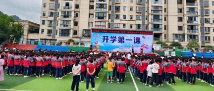 护航开学季：长顺公安扎实开展 “开学第一课” 进校园活动