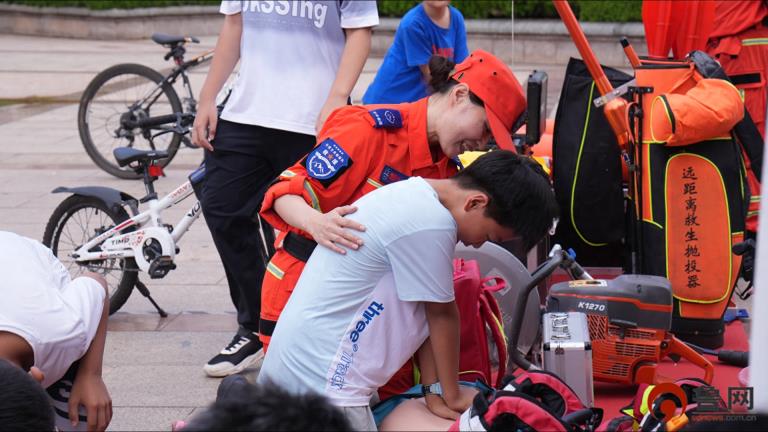 日照市东港区开展“世界急救日”主题宣传活动 急救技能与健康服务送进社区