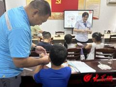 中国石油滨州公司西城党支部与东营银行胜利支行党支部联合开展社区青少年志愿服务活动