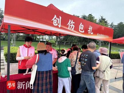 连云港举办世界急救日宣传活动 千名市民学急救技能