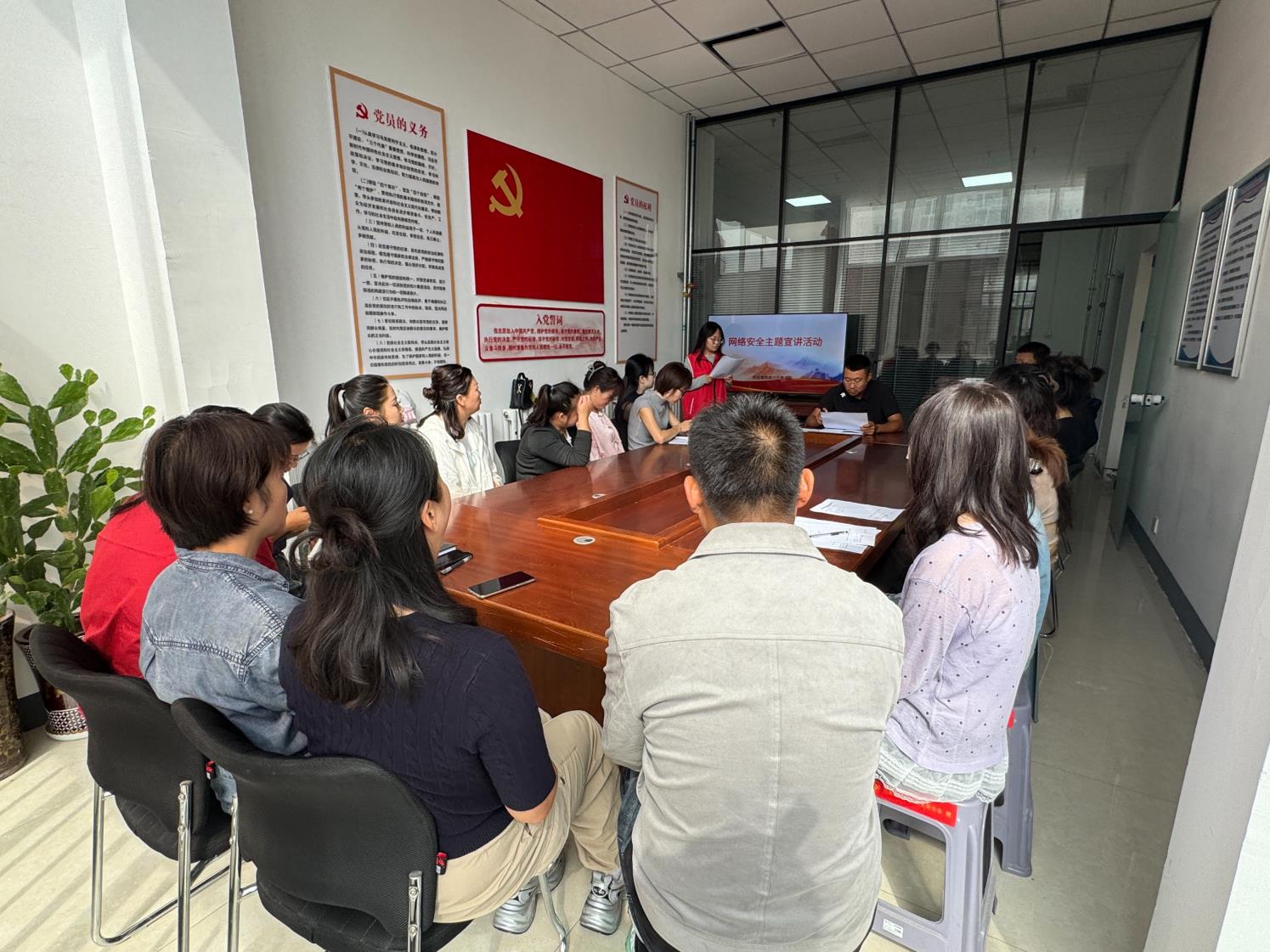 普法宣讲|阿拉善南路社区开展“网络安全为人民，网络安全靠人民”主题宣讲活动