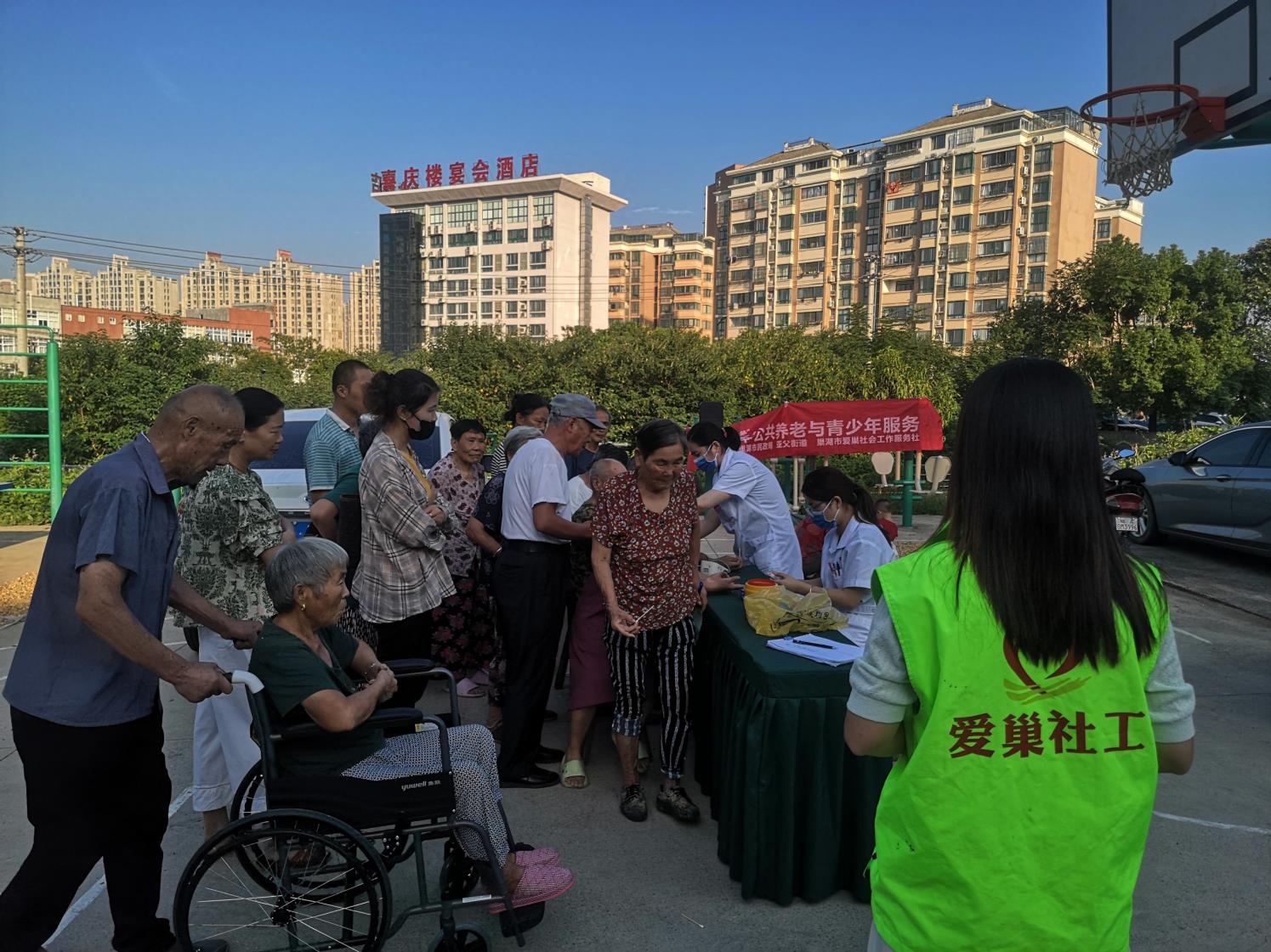 岗岭社区开展健康早筛查，关怀暖人心义诊活动