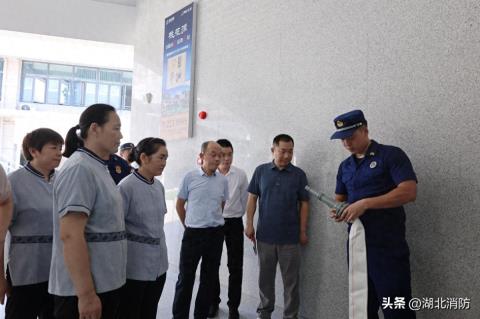 湖北荆门：消防走进荆门西站开展“理论+实操”消防安全宣传活动