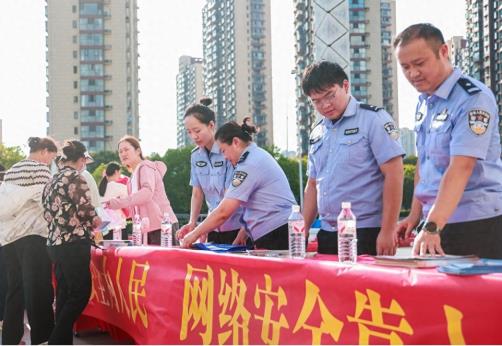 阜阳市颍泉区开展2025年网络安全宣传周集中宣传活动