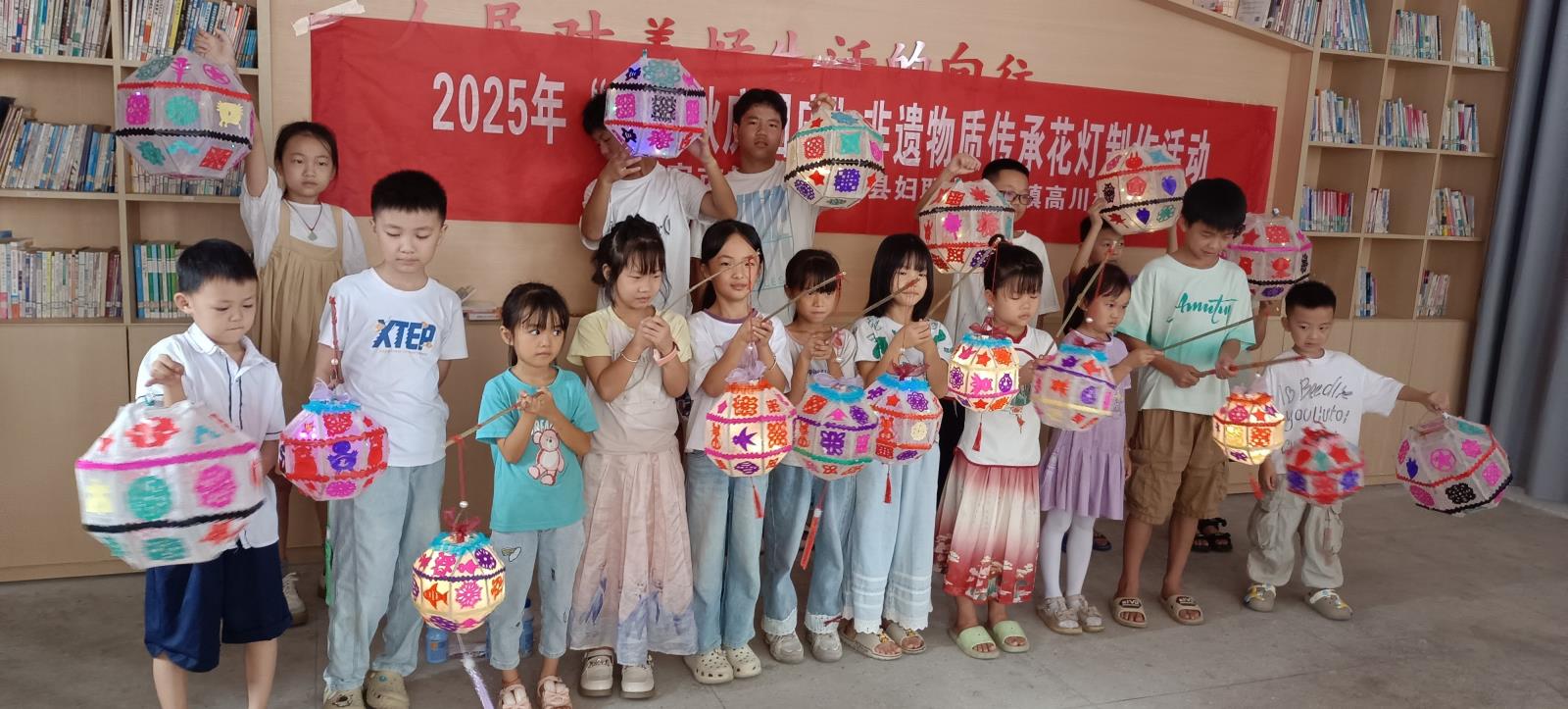 江西永新县巾帼志愿者双节非遗活动暖童心