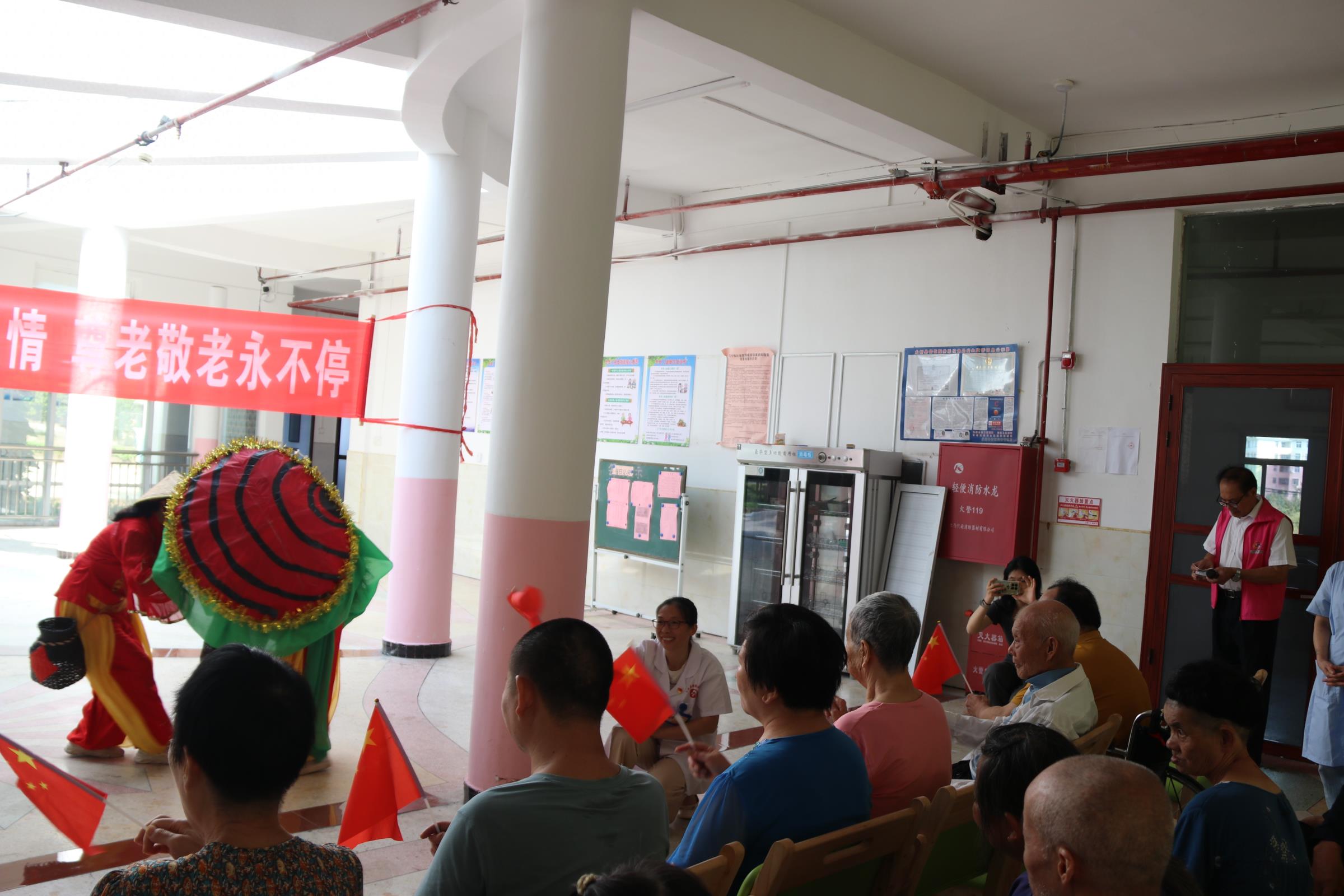 永新巾帼志愿者协会举行巾帼伴佳节 志愿传温情 尊老敬老永不停活动