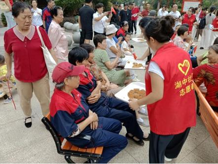 湖中社区开展中秋品饼活动 共享团圆温情