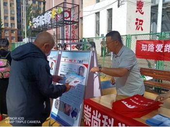 崇尚科学反邪教 爱路护路促平安海勃湾区开展反邪教暨铁路护路宣传活动