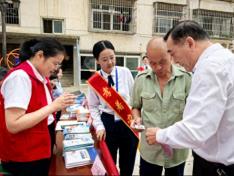 为民服务“零距离” 孝感市民之家开展七垸社区专场服务日活动
