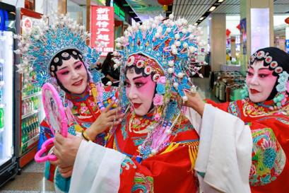 新疆乌鲁木齐：多彩活动迎国庆