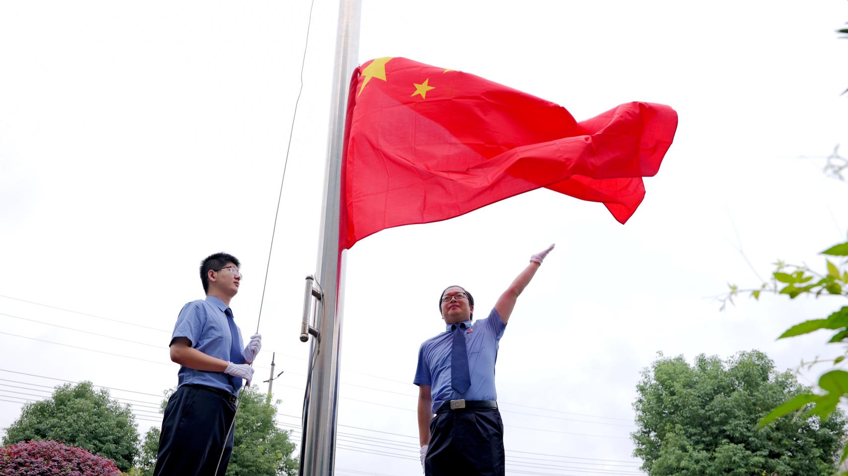 【国庆特辑】桐城市人民检察院举行迎国庆升旗仪式暨主题祝福活动