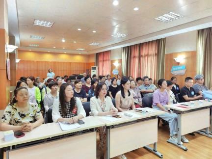 江阴市司法局深入基层开展“民法典宣传月”活动