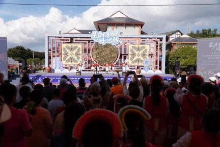 2025年安顺市民族团结进步宣传教育活动月启动仪式暨安顺经开区芦笙文化节举行