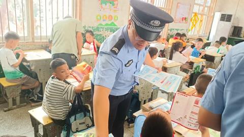 泽林派出所开展“安全进校园 守护伴成长”活动