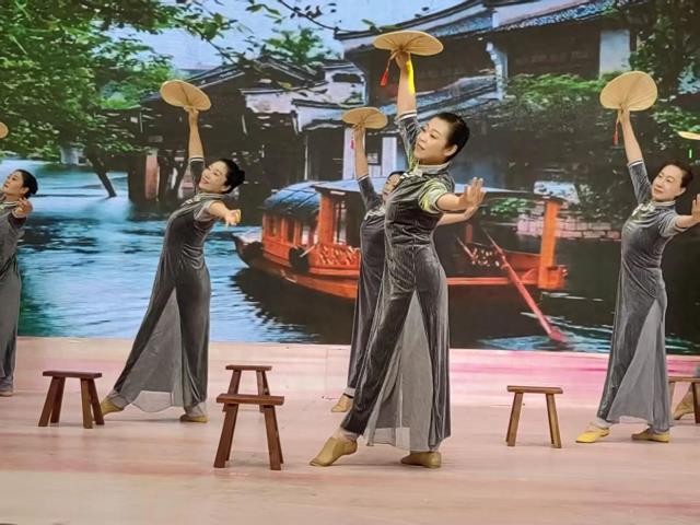 【文明实践】辽宁省朝阳市2025年“敬老月”活动启动仪式暨养老服务推广活动举行