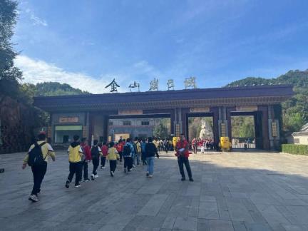 千名学子踏秋而行 | 金山岭长城迎来秋季首批研学教育活动