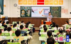 健康讲座趣味多，乐山肖坝实验学校开展“党员家长进课堂”活动