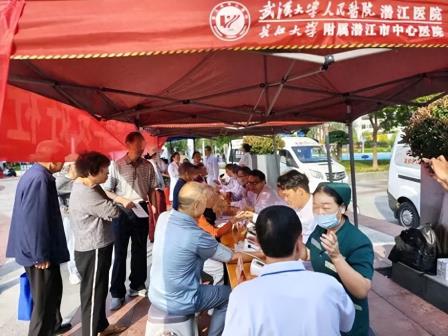 情暖夕阳红——潜江市中心医院开展敬老月主题大型义诊活动