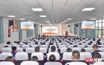 国防思政课点亮校园！2025永定区全民国防教育活动在天门中学举行