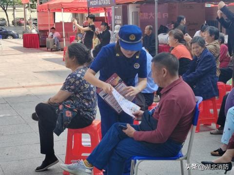 湖北咸宁：深入社区开展电动自行车消防安全知识宣传活动