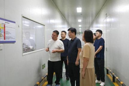 以法为翼 以民为镜 | 南阳法院深入开展“送法进企业”暨走访代表委员联络活动