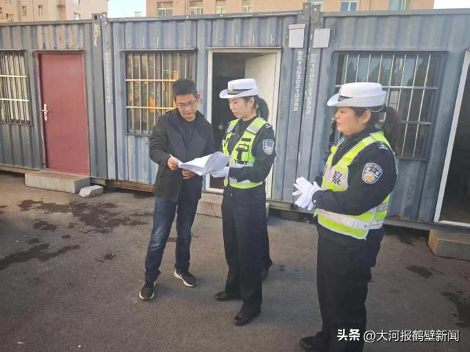 鹤壁：淇滨交警进农村开展交通安全宣传活动