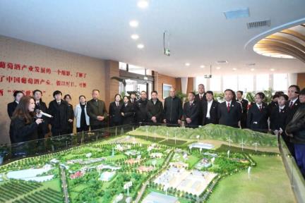 吴忠市人民检察院联合青铜峡市人民检察院开展“党建领航强担当 检察赋能促发展”主题党日