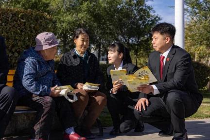 锡林郭勒盟中级人民法院开展“敬老月”主题普法活动