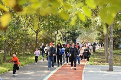 绽放“新”活力 健步永定湾 北京市大兴区新兴领域家庭健步走活动举办