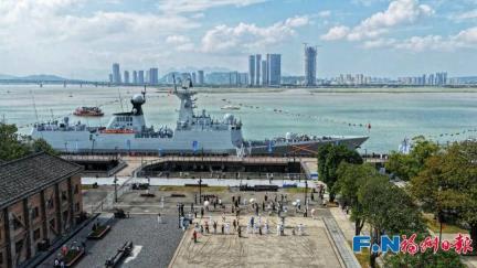 福州舰艇开放活动现场火爆！市民游客近距离长“舰”识