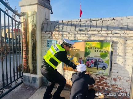 大同交管七大队针对“银发”群体开展交通安全宣传活动